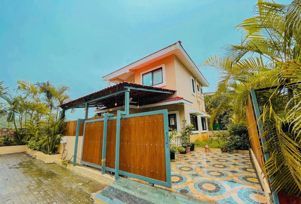 Corner House, Lonavla By Meheru-4 Bhk Villa With Pool Екстериор снимка